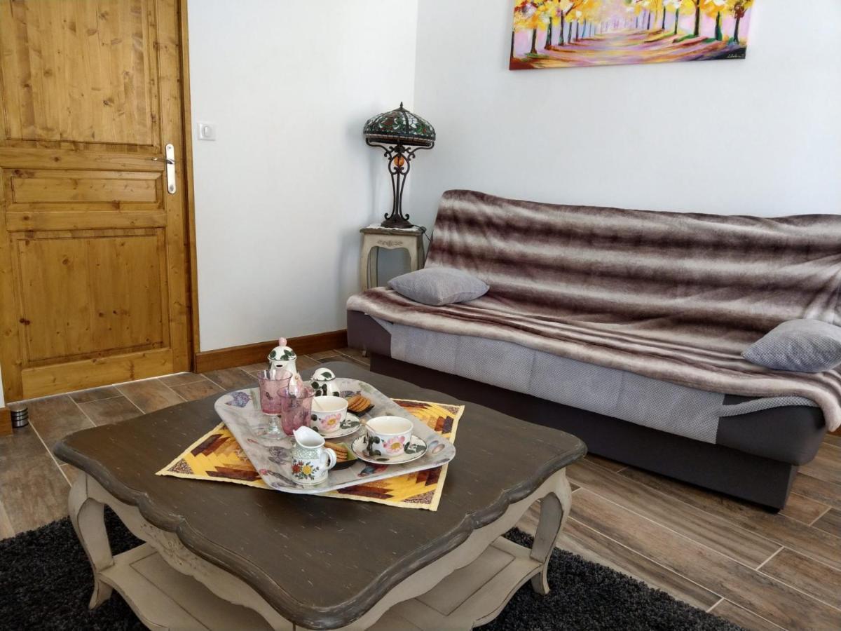 Auzelles Les Chambres D'Hotes De La Frissonnette מראה חיצוני תמונה